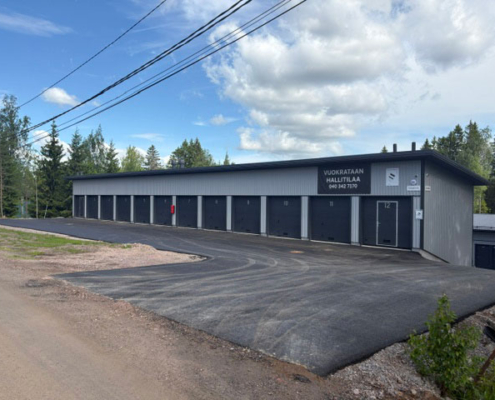 Vuokrataan uutta hallitilaa / autotalleja Puusepäntie 23 Tuusula